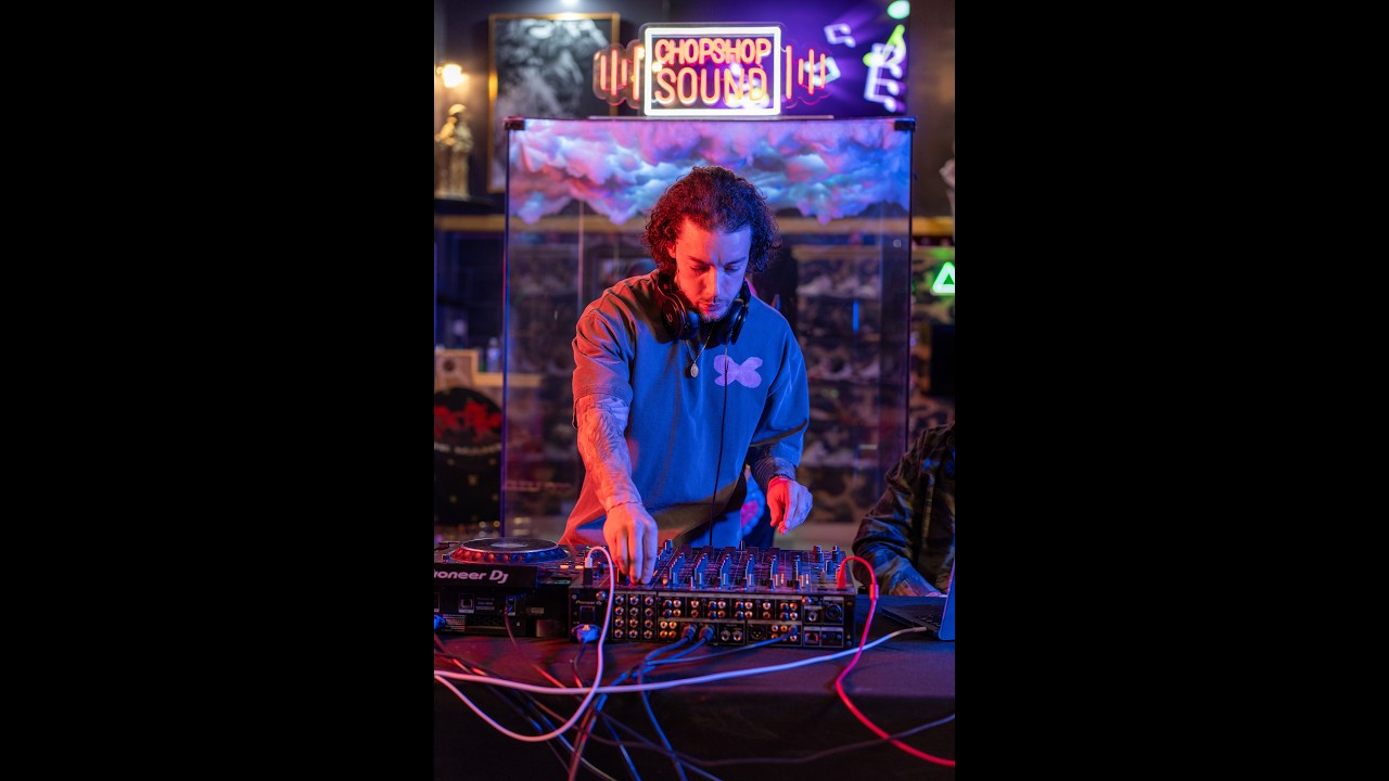 VINCE SINNOTT "MIRRORS" 2026 interview by CHOPSHOP SOUND auf YouTube ansehen VINCE SINNOTT "MIRRORS" 2026 interview by CHOPSHOP SOUND auf YouTube ansehen