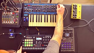 Glo Phase - 123 BPM live house set w/ Elektron Analog Rytm, Roland SP-404 MKII, Bass Station 2