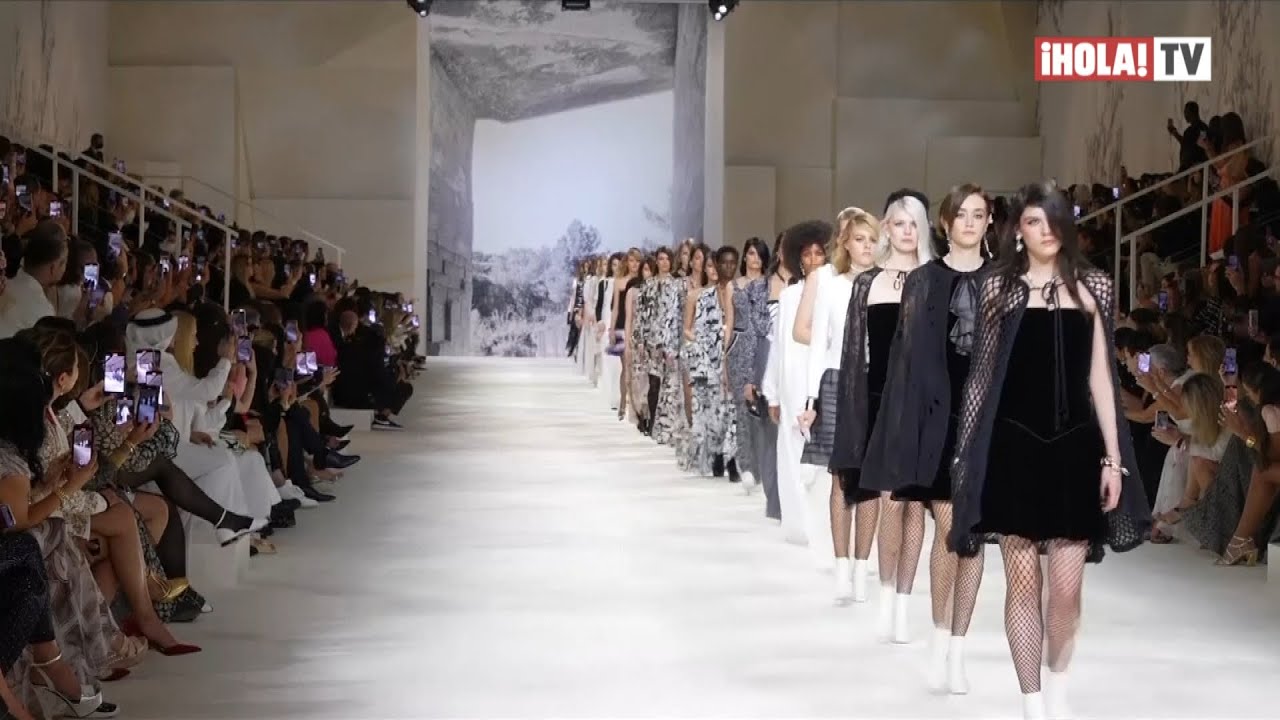 Entre flores y tul: así ha sido el desfile primavera/verano 2024 de Chanel  en PFW