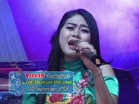 Hitam Duniamu Putihnya Cintaku Voc. Riata Amelia