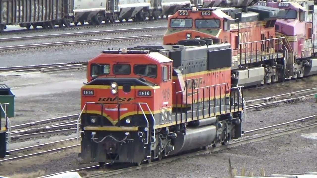 BNSF Galesburg Yard South Pit plus trains November 26, 2024