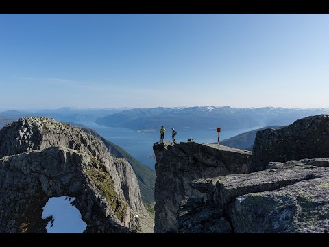 A spectacular hike to Keipen in Balestrand