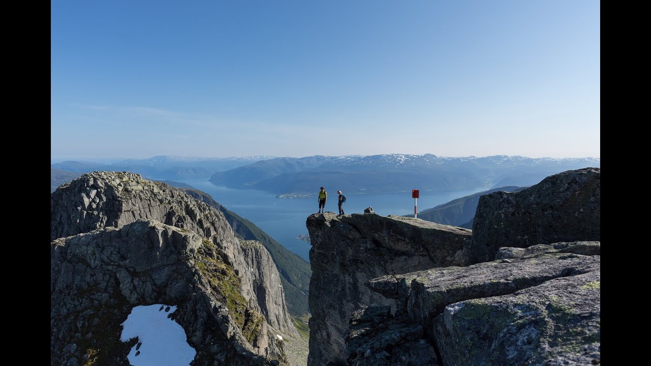 A spectacular hike to Keipen in Balestrand