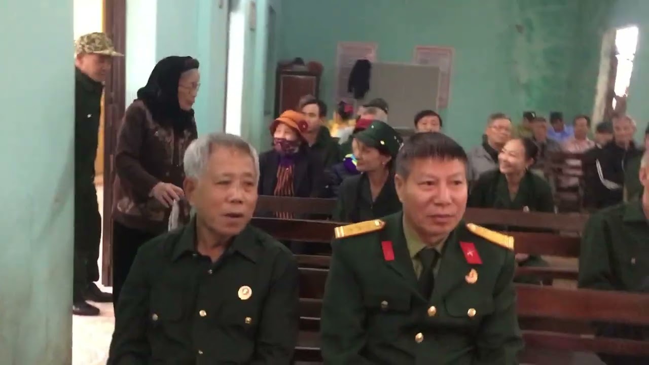 Bác đang cùng chúng cháu hành quân tốt nam nữ. Đội văn nghệ Cựu chiến binh trà Lâm￼.￼