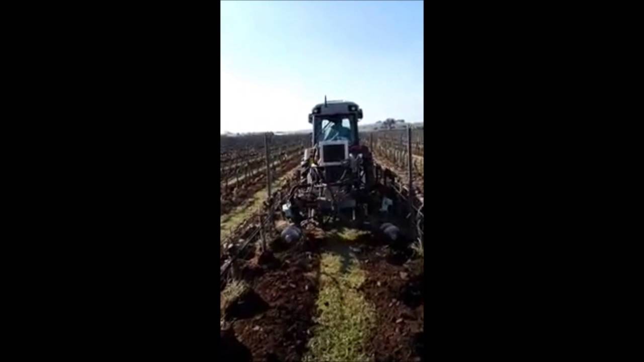 Agrofer - Ridging machine - YouTube