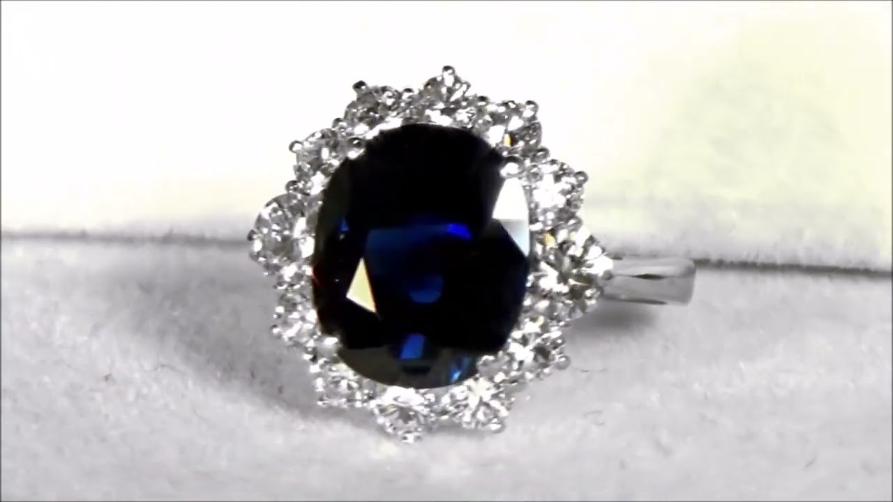 18K WHITE GOLD 5.00CT OVAL CUT BLUE SAPPHIRE & DIAMOND RING. Ref. 330 5950