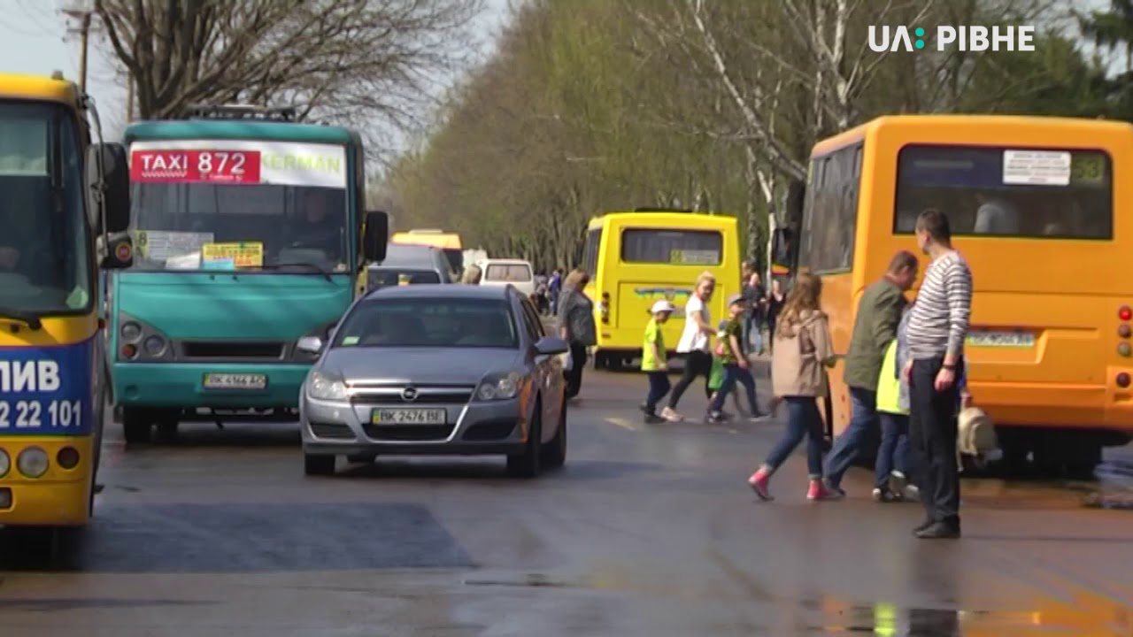Доїзд до кладовища: як це було у Провідну неділю