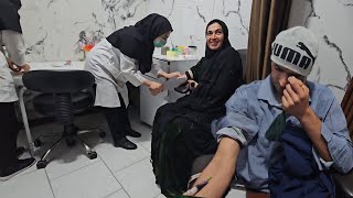 Download Lagu A Calf Is Born on a Snowy Day ❄️🐄✨🐄 Narges \u0026 Soleiman Working in the Cowshed 🐮🤍 MP3