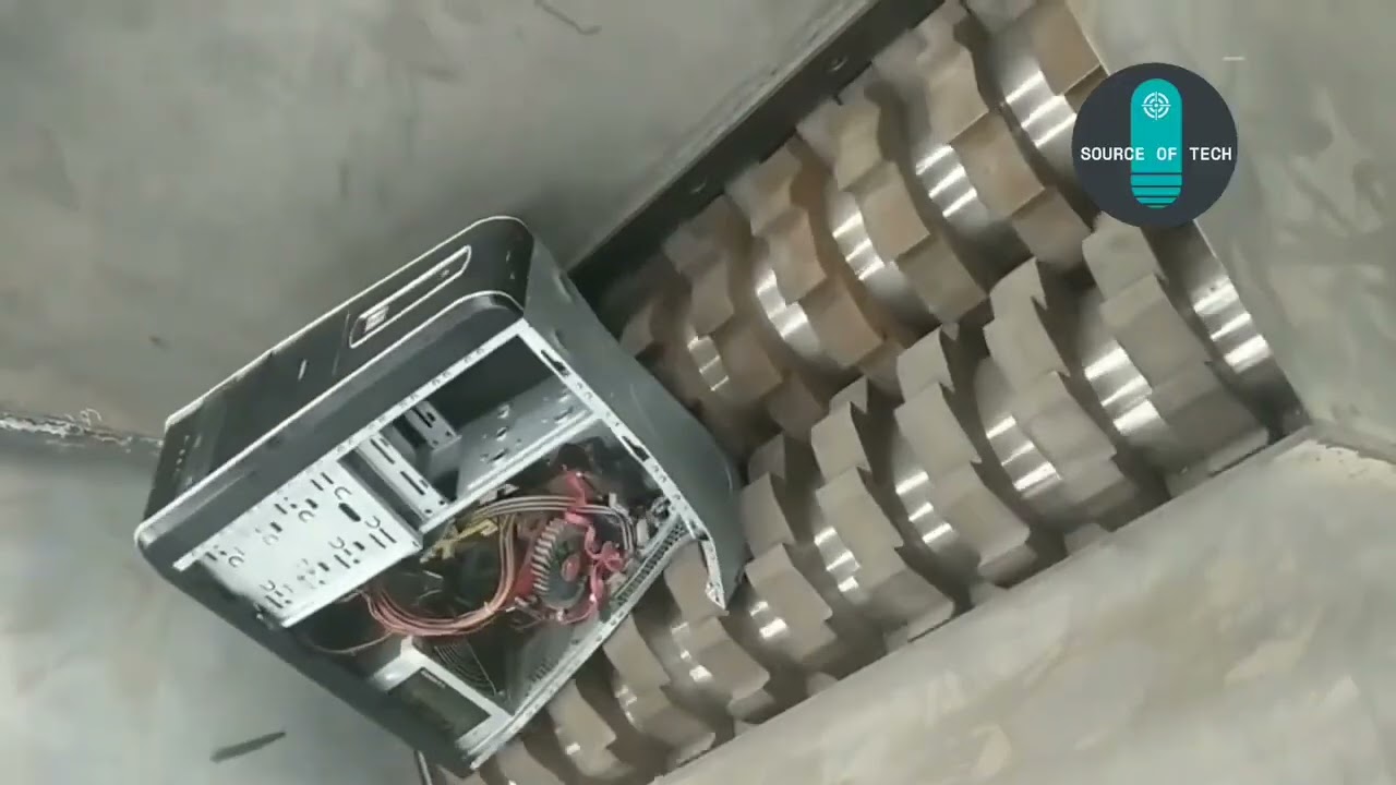 Shredder machine working