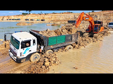 Incredible landfill! Dump 25ton Drive Back Uploading Landslide Overturned into pit KOMATS’U EXCAVAT…