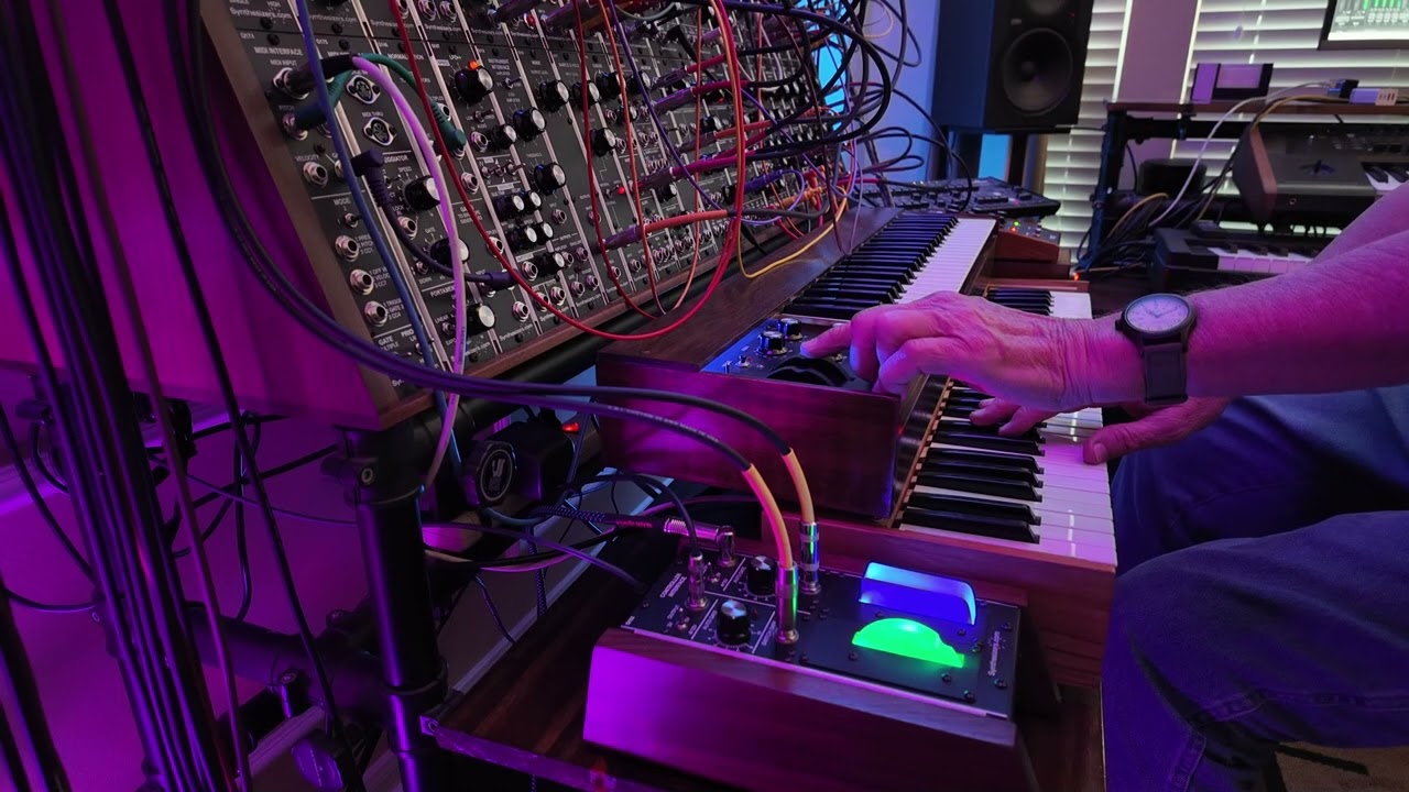 Metropolis - Dark Theme Modular Music