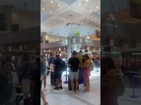 Aeroporti pugliesi, voli in ritardo ma operativi dopo il tilt informatico: code a Bari