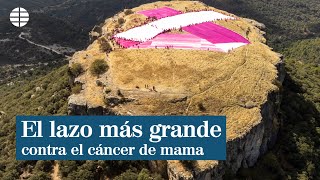 Las Tetas De Viana Acogen El Lazo Más Grande Del Mundo Contra Cáncer De Mama