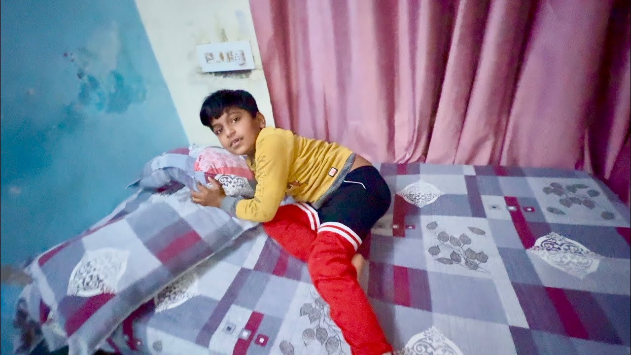 Raat ko Mujhse Ladai kar Rha h 🙄