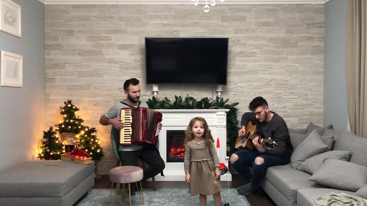 Girl 3 years old singing / Maia/ Vreau sa-i cant din inima (Eldad kids cover)