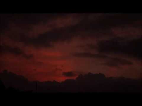 (background video) pemandangan senja menjelang malam, 