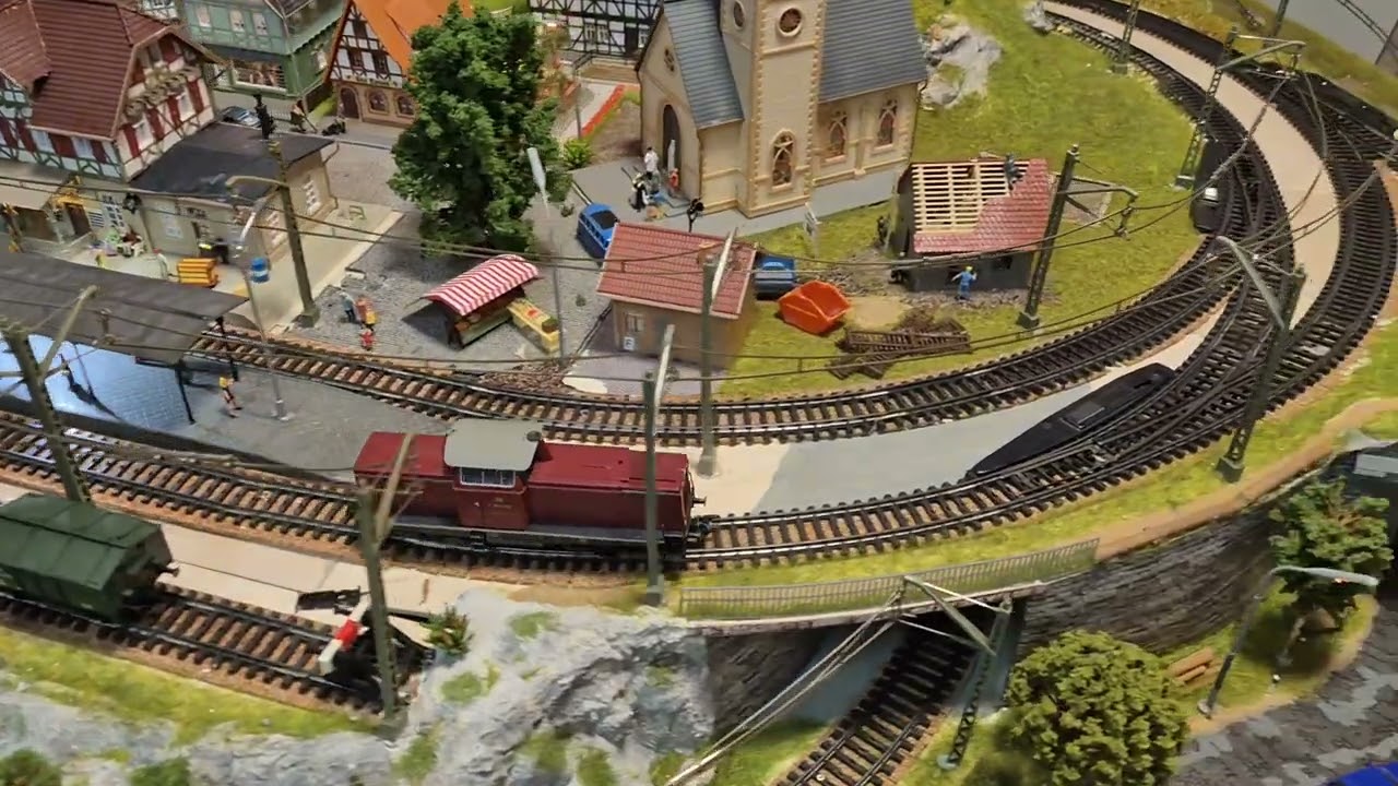 Mit der V 100 auf der Anlage unterwegs. 