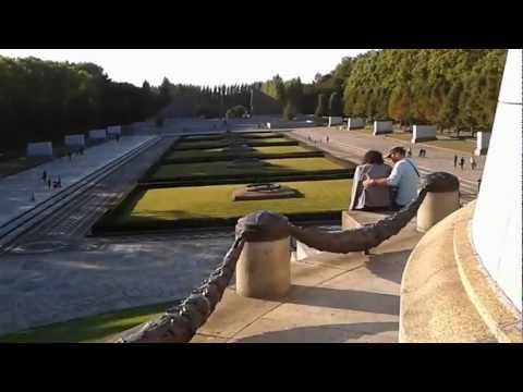 Vídeo: Monumento ao soldado-libertador em Berlim. Monumento no Parque Treptower de Berlim