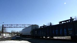 CN 2255 in Washago (24MAR2011)