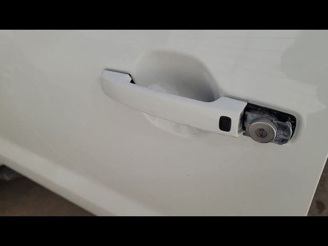 16）NISSAN ESCUTCHEON 82606-28500 Nissan Frontier Drivers Door