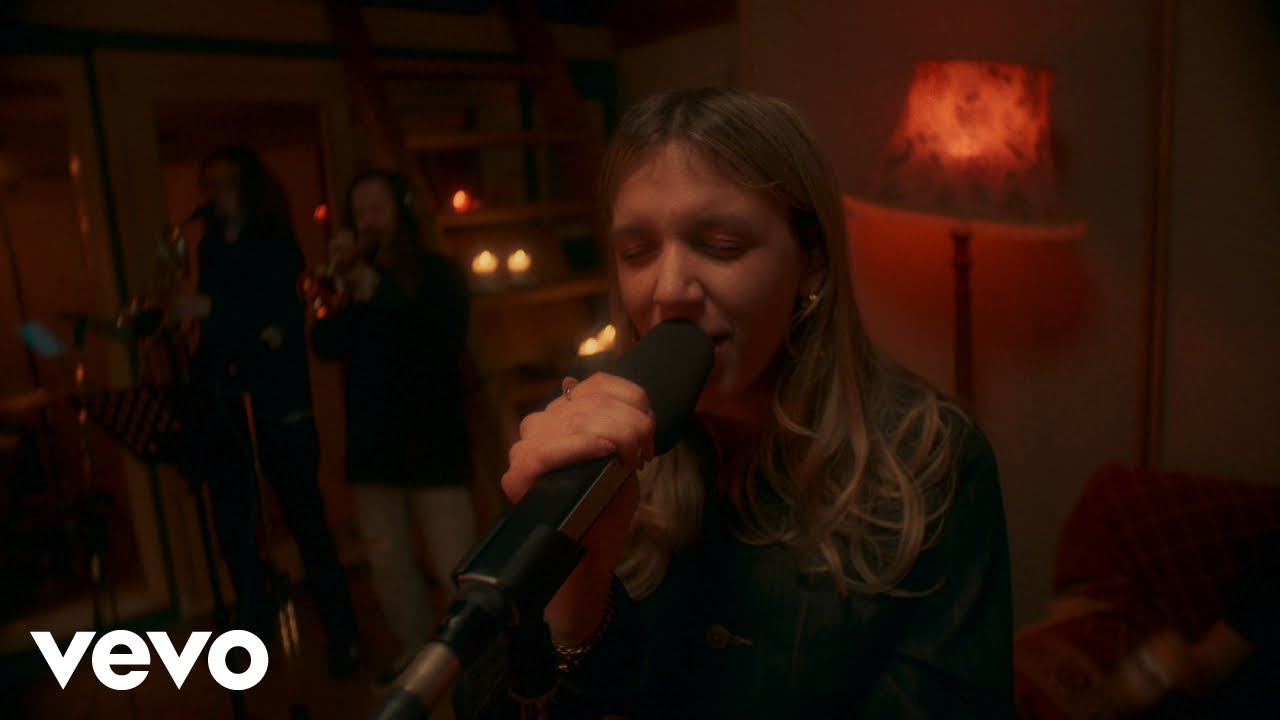 Maya Delilah - Squeeze (Live From Middle Farm Studios / 2023)