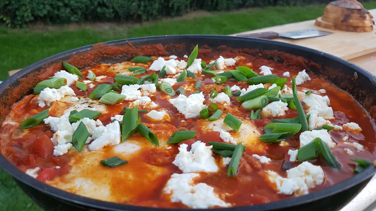 Shakshuka - Oua Posate in Sos de Rosii - Outside Cooking - Florin Arvunescu