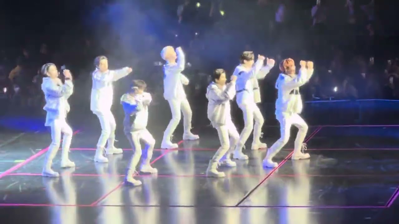 Enhypen-Future Perfect (Pass the Mic) Fate Plus World Tour in New York on 05/03/24. #Enhypen.