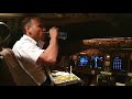WHAT and HOW   pilots eat in a BOEING 747 cockpit at 36000 feet..