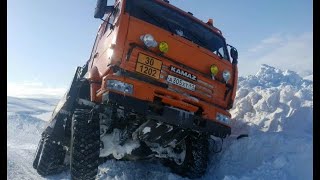 Test KAMAZ and Ural on winter road Drivers 80 level North does not forgive mistakes