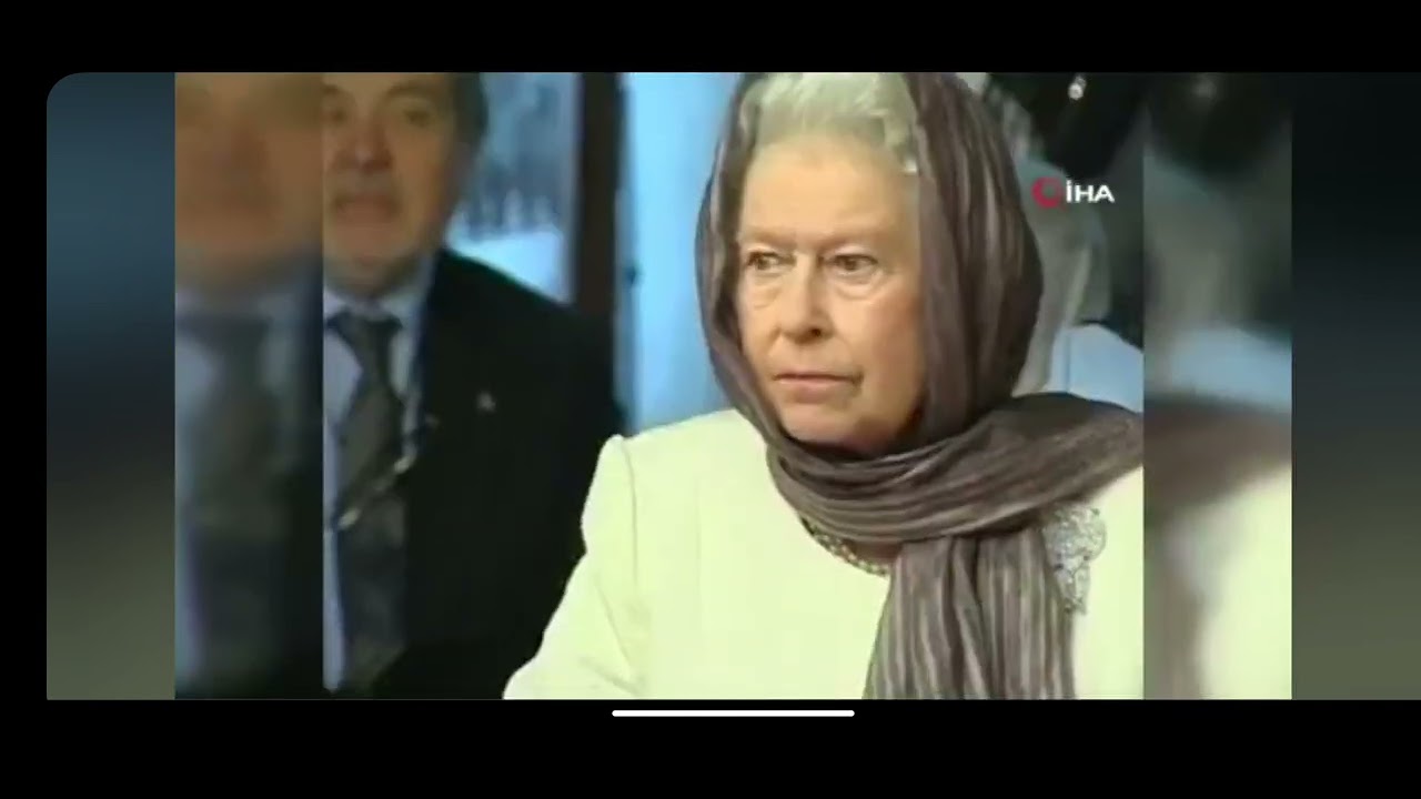 Kraliçe Elizabeth, Yeşil Cami'de Kur'an tilaveti dinliyor (2008)