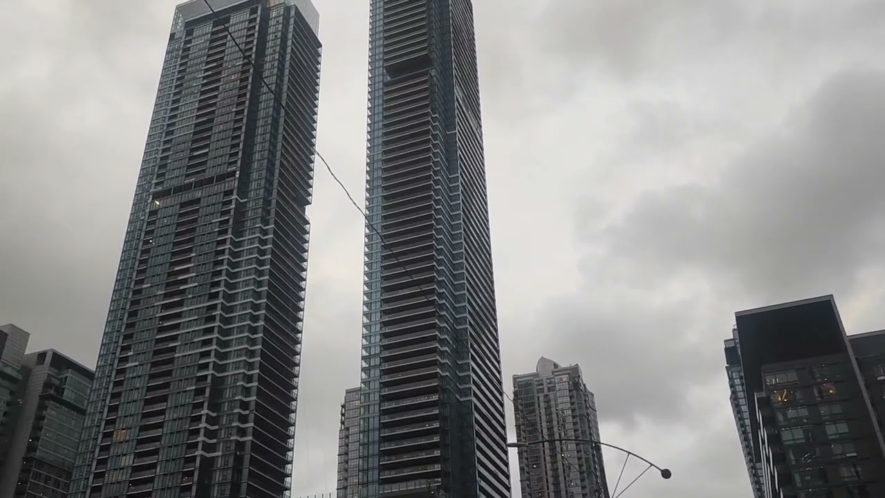 🇨🇦 Spadina Ave  & Front St - Old Town Toronto