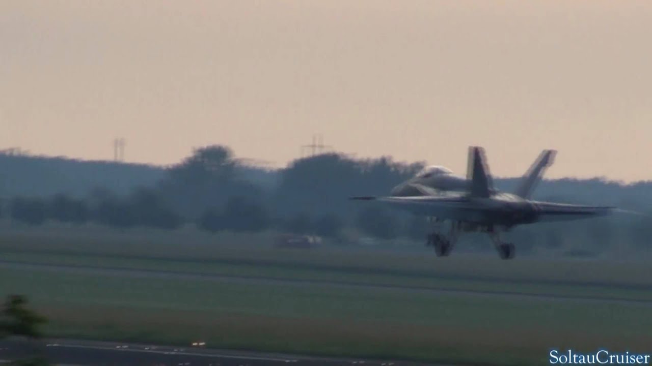 airbus a220 Swiss Air Force F/A-18 Landing at ILA Berlin Air Show 2010 (full HD)