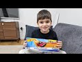 Hot Wheels oyuncak arabalar ve yarış pisti kutu açılımı zamanı. Hot Wheels çok eğlenceli 