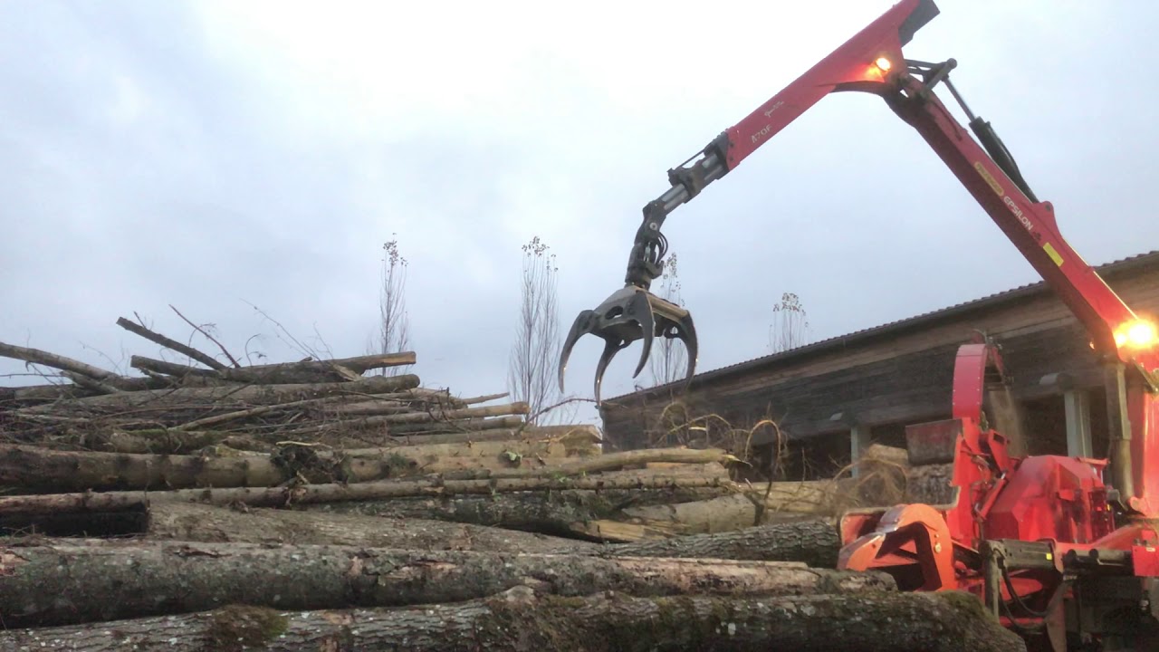 Eschlböck Biber 78 ZK hackt Hartholz zu Feinhackgut