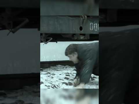 Бондаренко взрывает экспресс с немцами #shorts #вов #1941 #фильмы #сериал