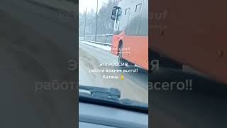 Казанцы заметили городской автобус, ехавший на трех колесах