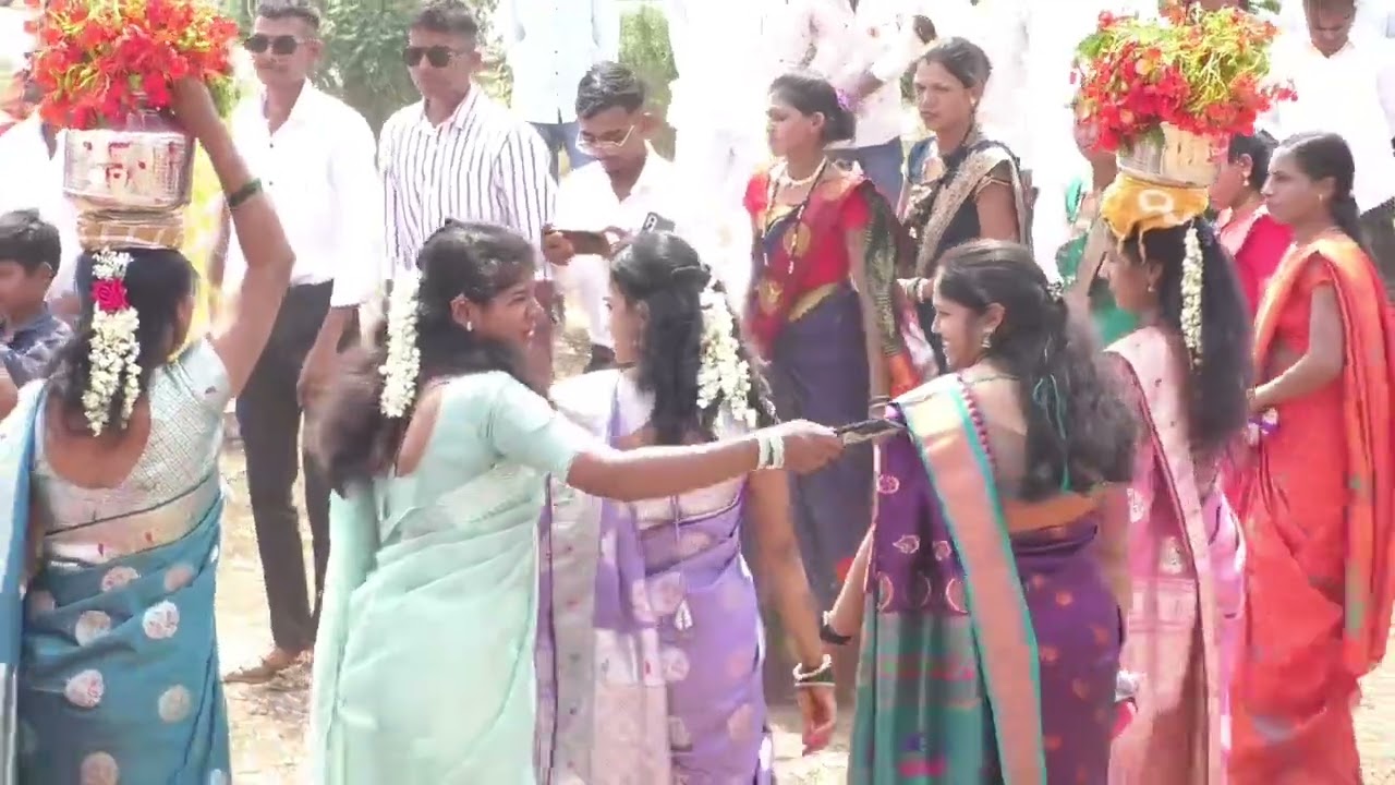 गावाकडच्या लग्नातील dance........💃🕺