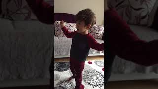 Ahmet Yiğit Zakkum Şarkısı Söylüyor. Bigbro Daha 3,5 Yaşında 😍 Resimi