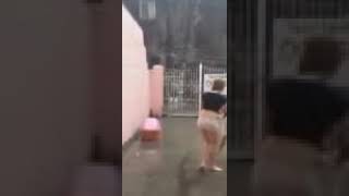 Yuck kita hujan hujanan dulu' Awas jangan gagal Fokus..!!!