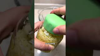 学会油浸大蒜，每次做菜来一勺，真的很方便。举一反三，今天复刻了烧烤店超级好吃的蒜蓉辣酱～ #cooking #水果茶 #food