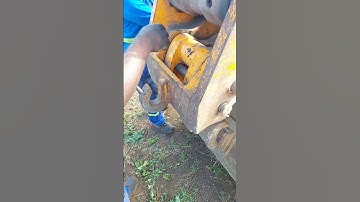 Volvo excavator pin greasing #shorts #shortsvideo #mauritius #mauritiusbd