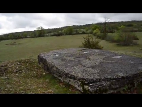 Vidéo: Dolmens - Granges De Glacier En Pierre Pour Stocker La Nourriture - Vue Alternative