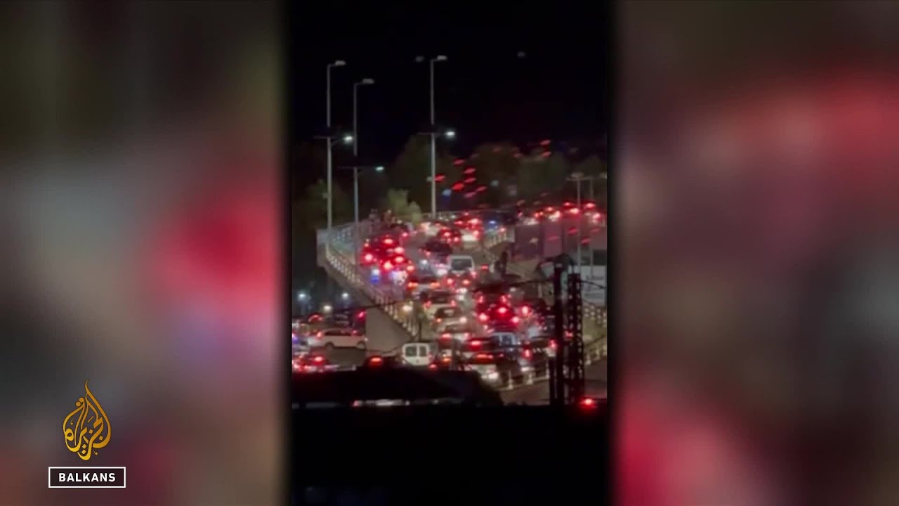 أكثر من 100 ألف لبناني يفرون شمالاً، ومئات القتلى في هجمات إسرائيلية
