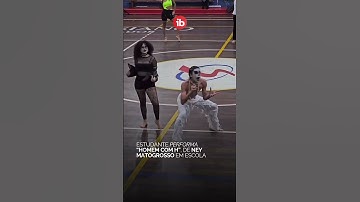 Thumbnail of Estudante performa “Homem com H”, clássico de Ney Matogrosso, em apresentação escolar