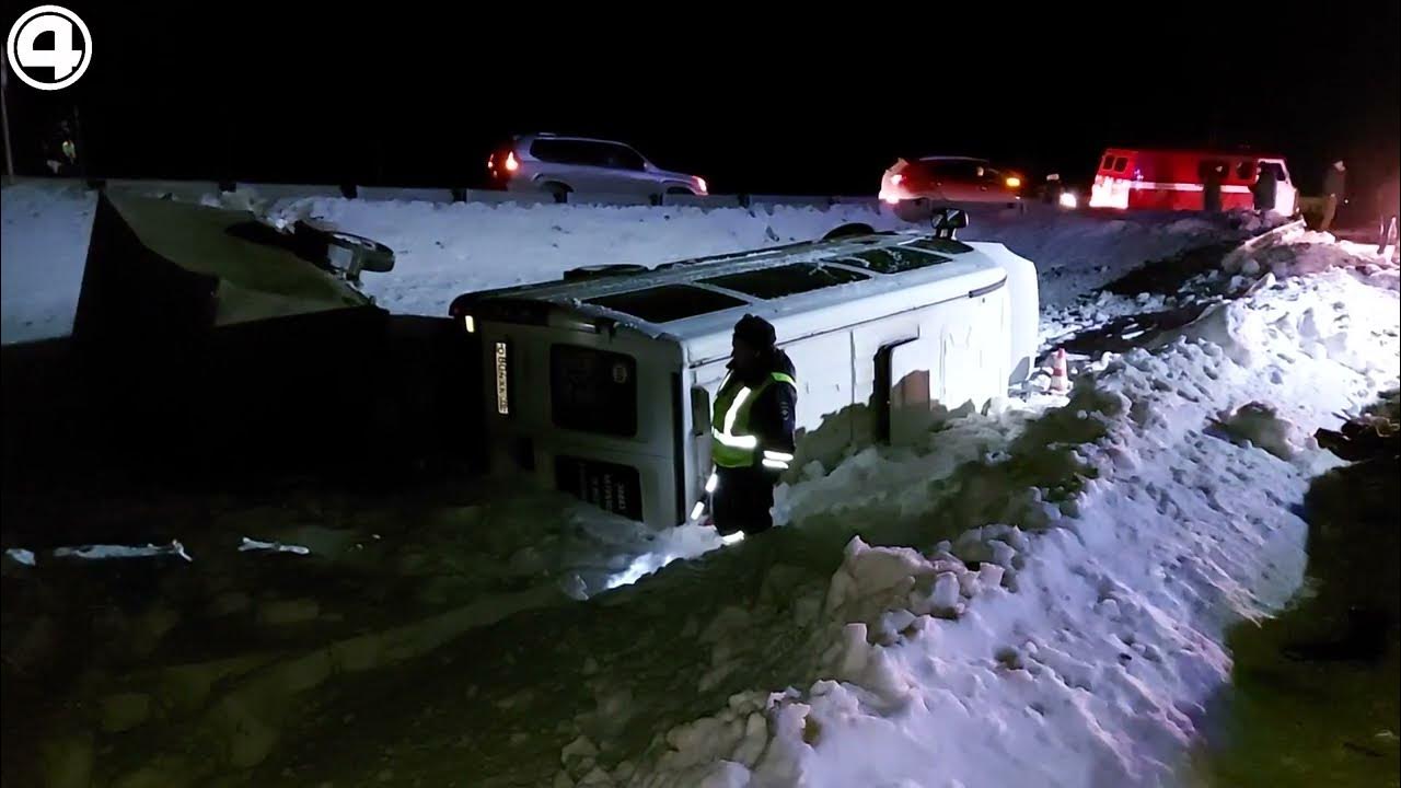 автобус с хоккейной командой попал в дтп. дтп с детской хоккейной. авария под златоустом 04. автобус с детьми разбился урале. авария на трассе м5 челябинск южноуральск.