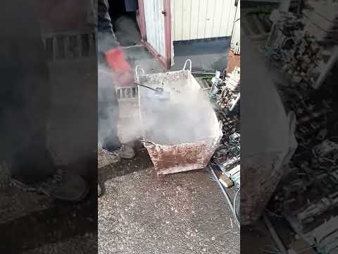 Закалка наковальни из рельса.