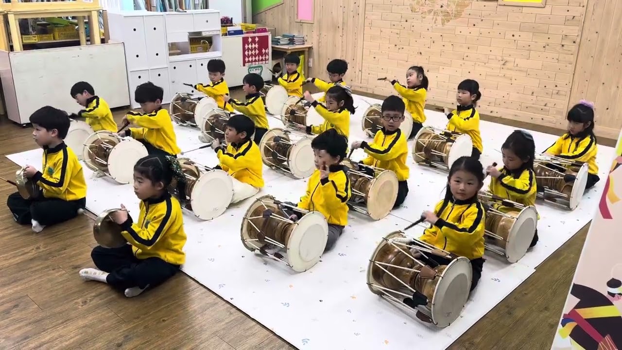 25 아해뜰 장구 버스킹(7세, 홍길반)