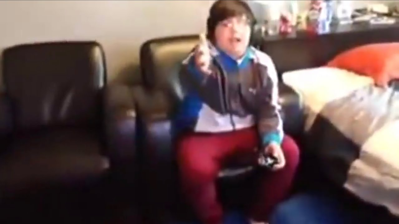 GET OUT OF MY ROOM IM PLAYING MINECRAFT!!! - YouTube