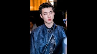 Eddie Peng poses for photos with EXO’s Oh Sehun at Paris Fashion Week Men’s