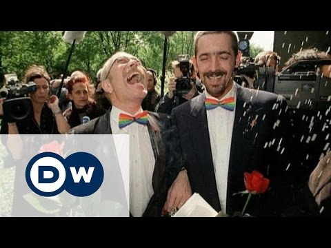 Однополые пары в Германии хотят, чтобы их союзы назывались браками